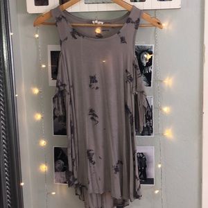 off the shoulder sleeve top